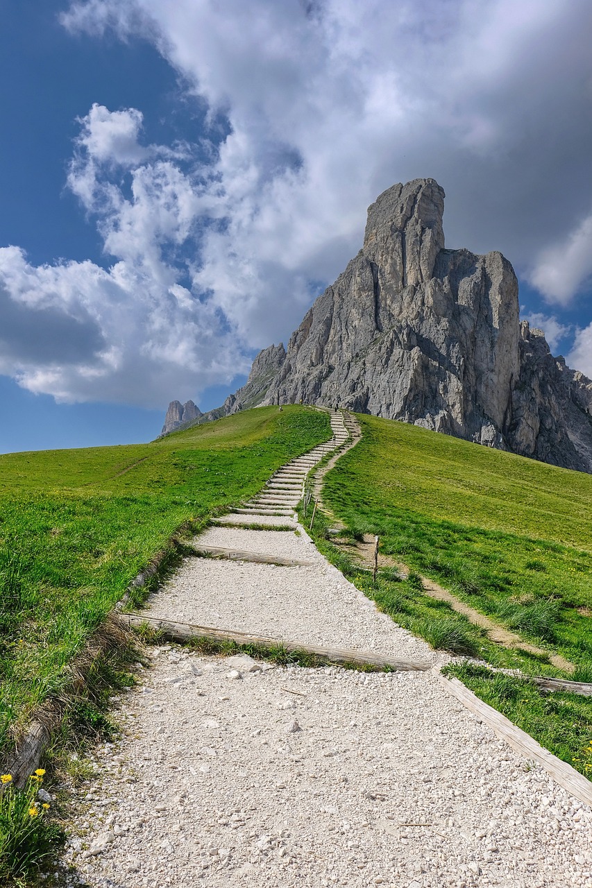 path-4353699_1280